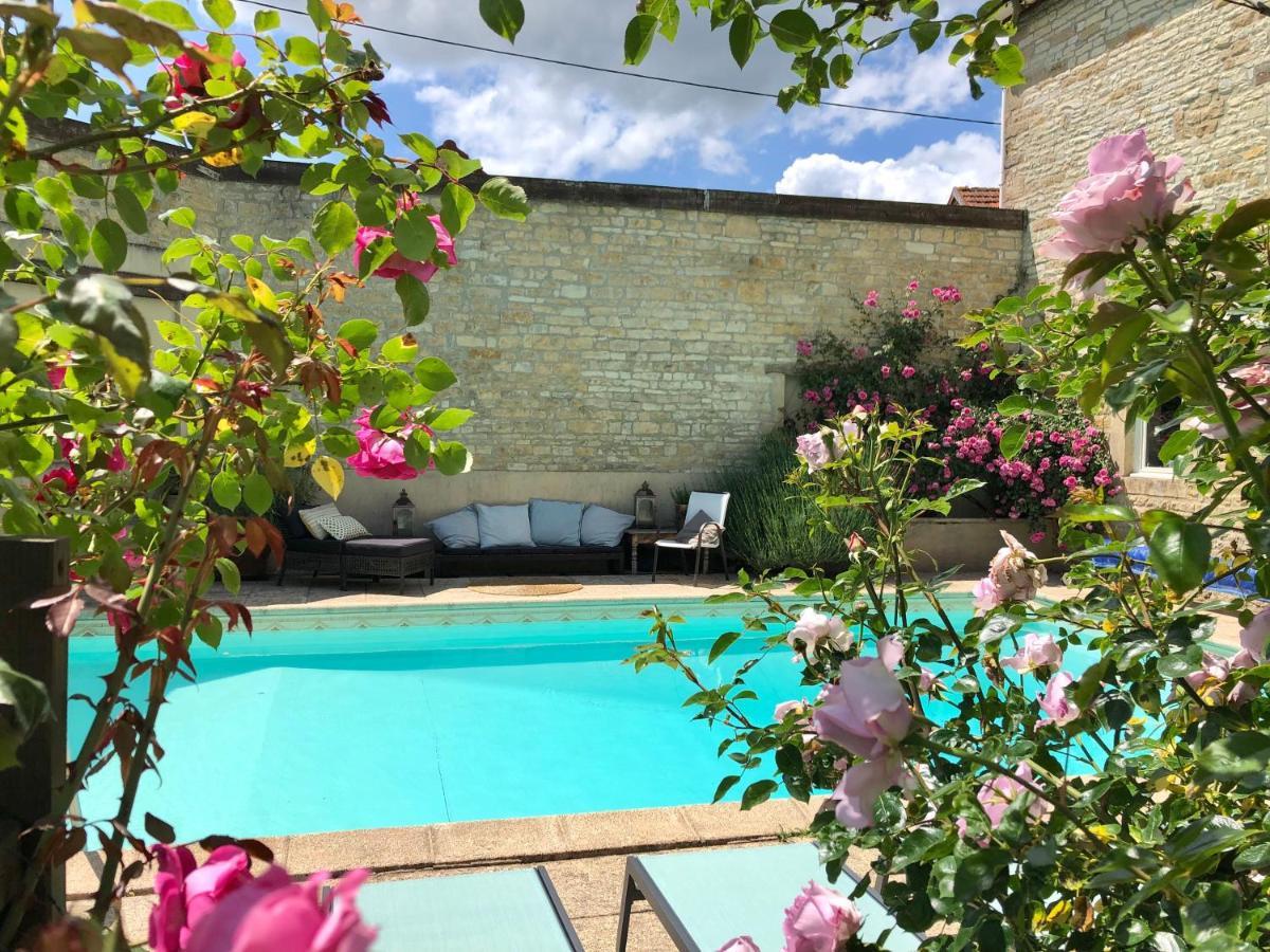 La Cour Des Delices Bed and Breakfast Gigny  Exteriör bild