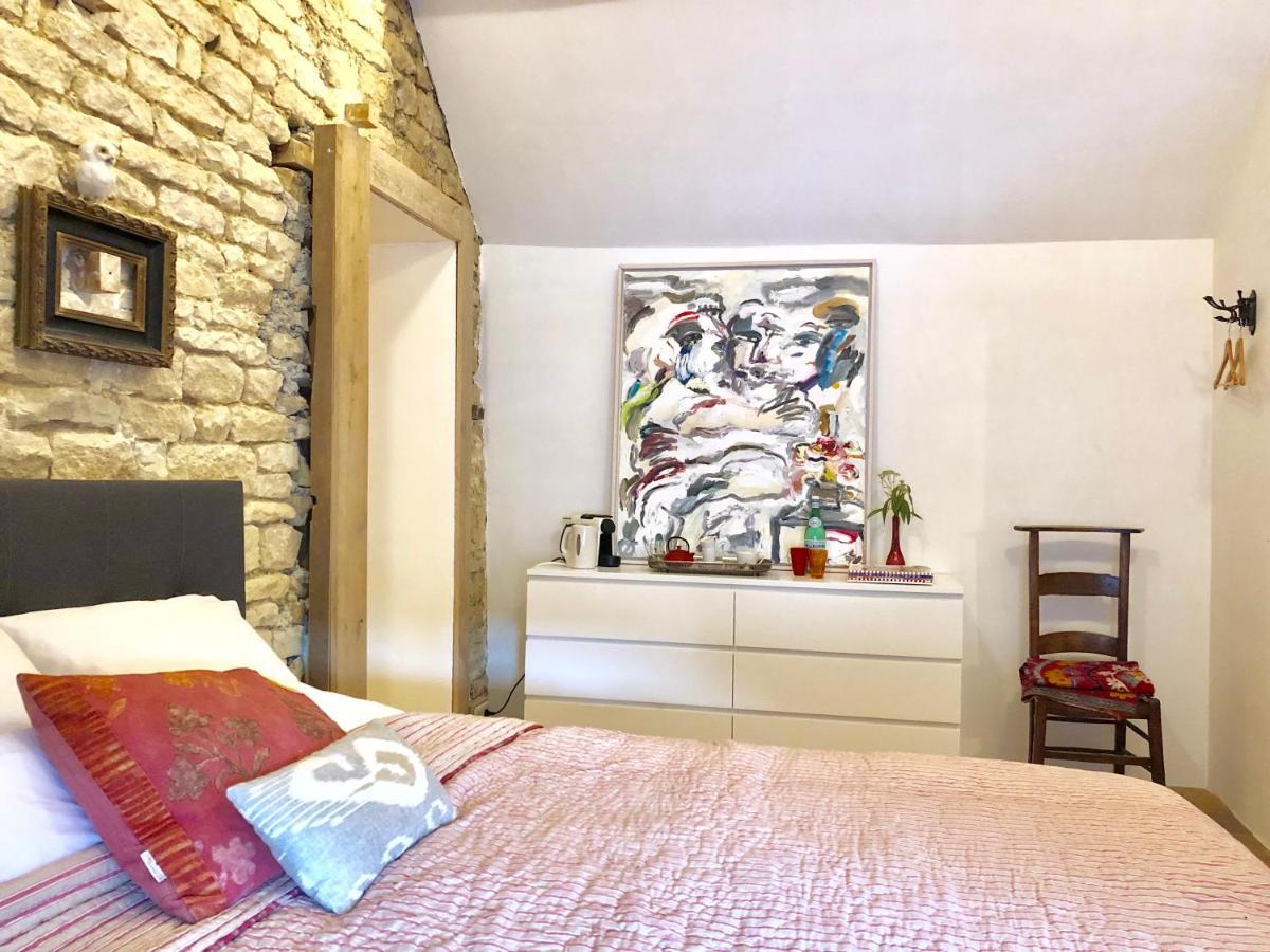 La Cour Des Delices Bed and Breakfast Gigny  Exteriör bild