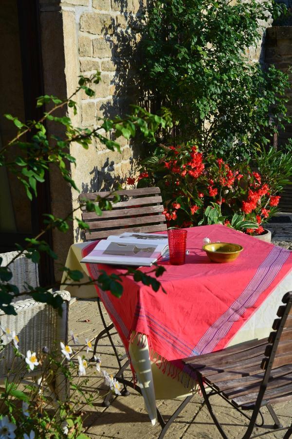 La Cour Des Delices Bed and Breakfast Gigny  Exteriör bild