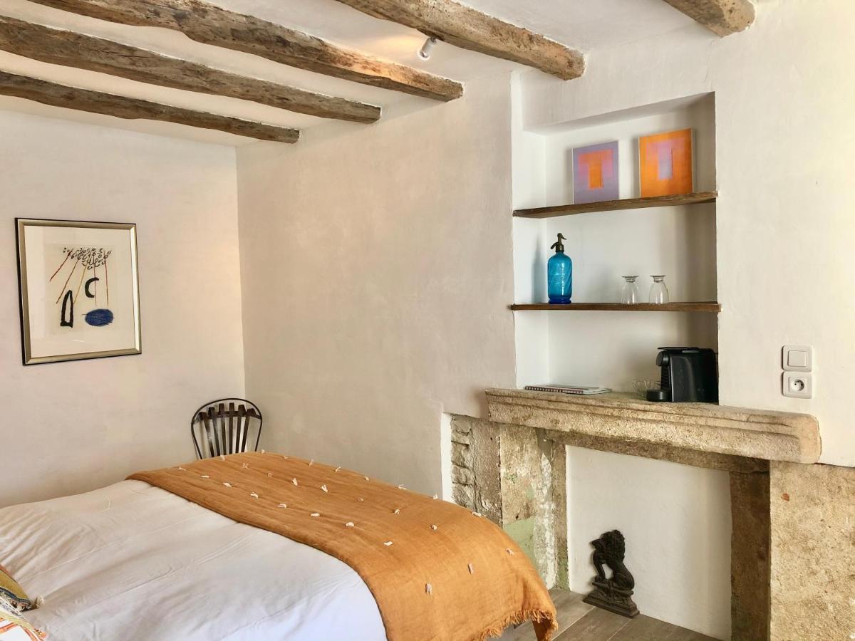 La Cour Des Delices Bed and Breakfast Gigny  Exteriör bild