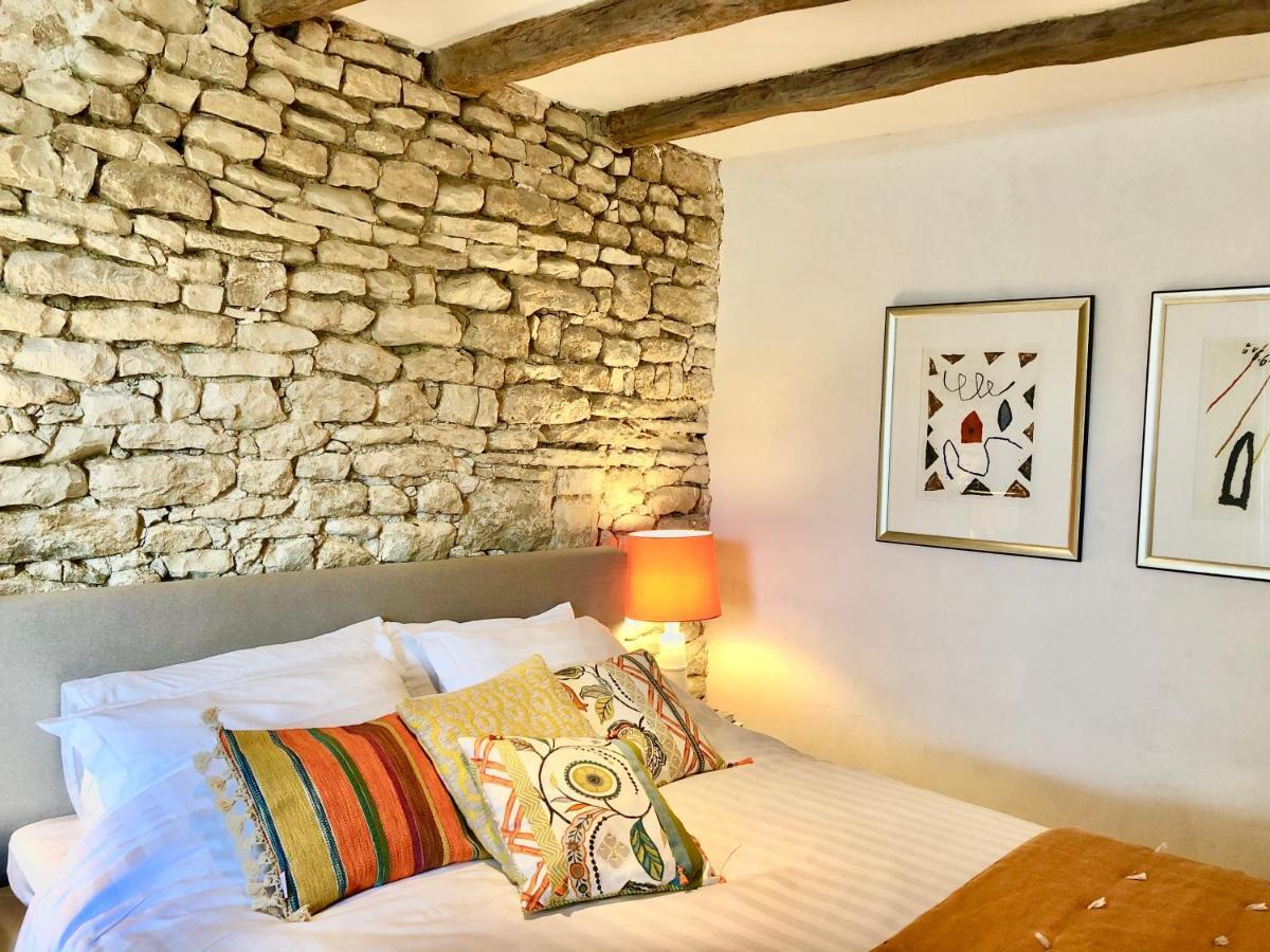 La Cour Des Delices Bed and Breakfast Gigny  Exteriör bild