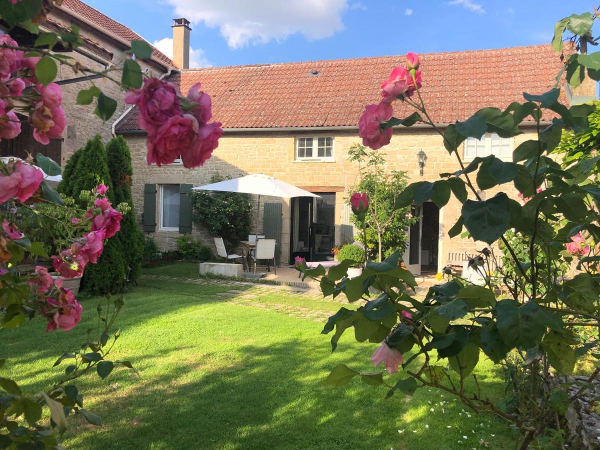 La Cour Des Delices Bed and Breakfast Gigny  Exteriör bild