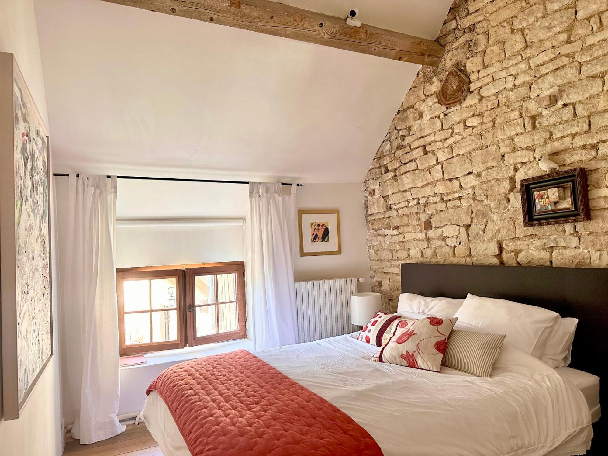 La Cour Des Delices Bed and Breakfast Gigny  Exteriör bild