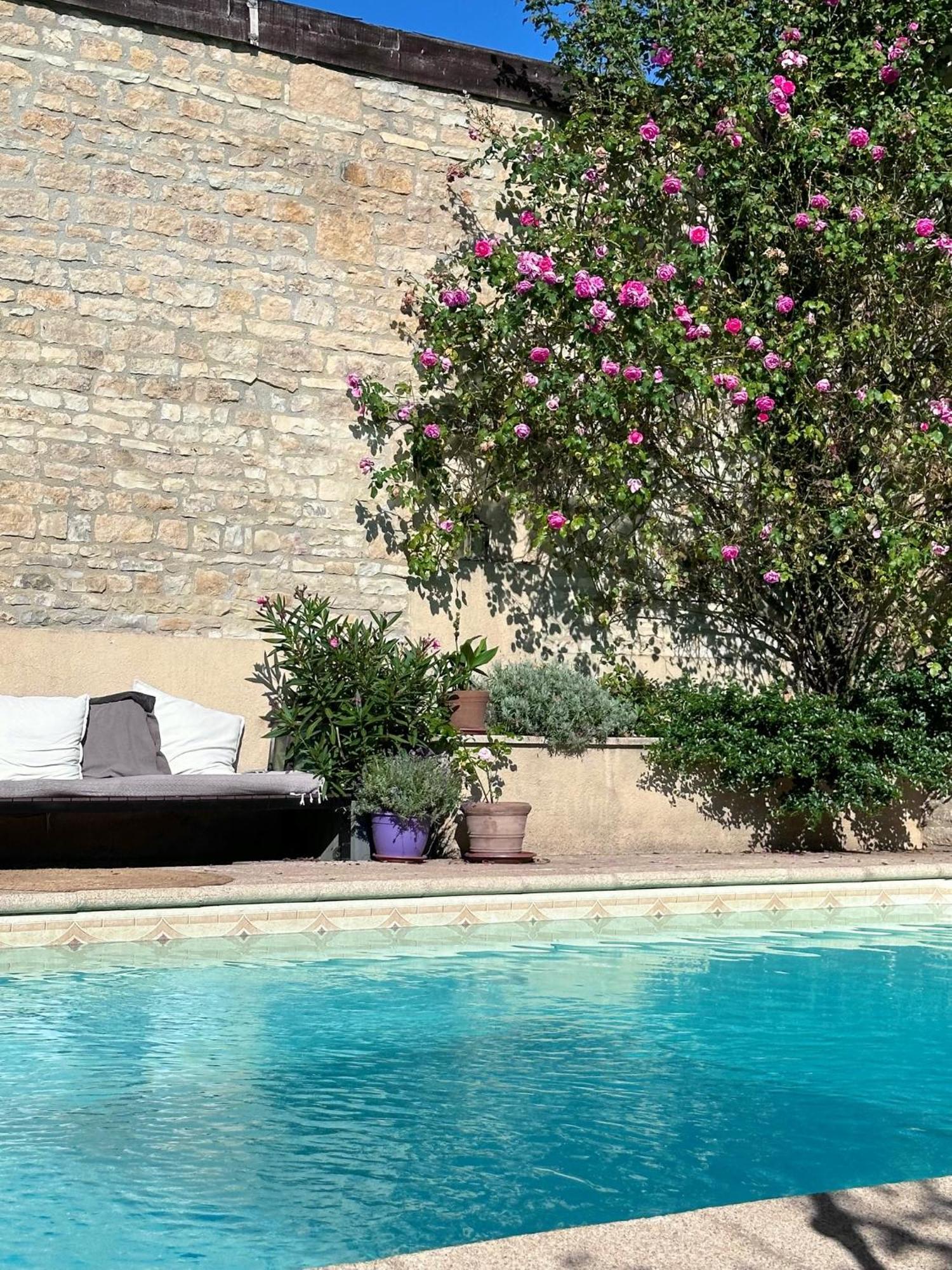 La Cour Des Delices Bed and Breakfast Gigny  Exteriör bild
