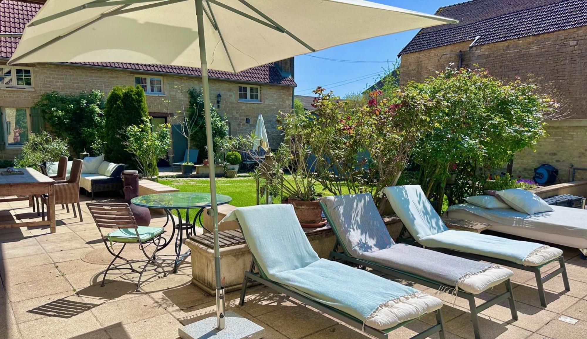 La Cour Des Delices Bed and Breakfast Gigny  Exteriör bild