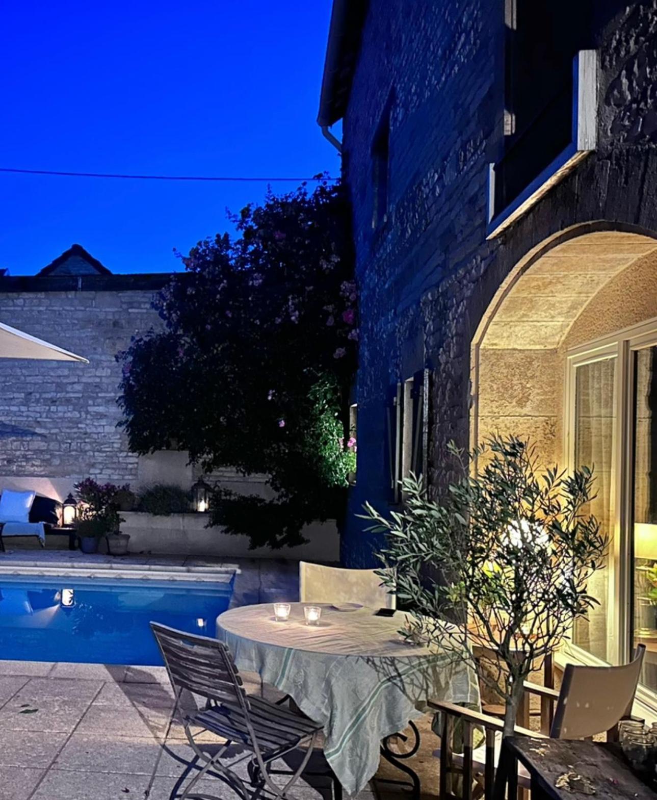 La Cour Des Delices Bed and Breakfast Gigny  Exteriör bild