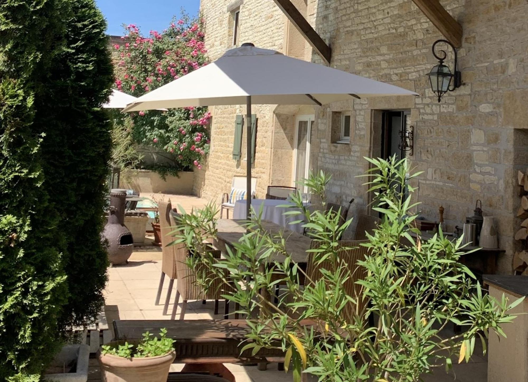 La Cour Des Delices Bed and Breakfast Gigny  Exteriör bild